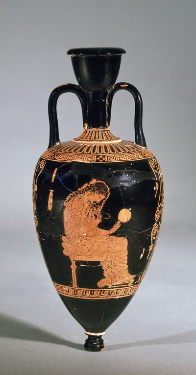 Amphoriskos représentant une femme assise se coiffant, tenant un miroir (céramique) - Greek